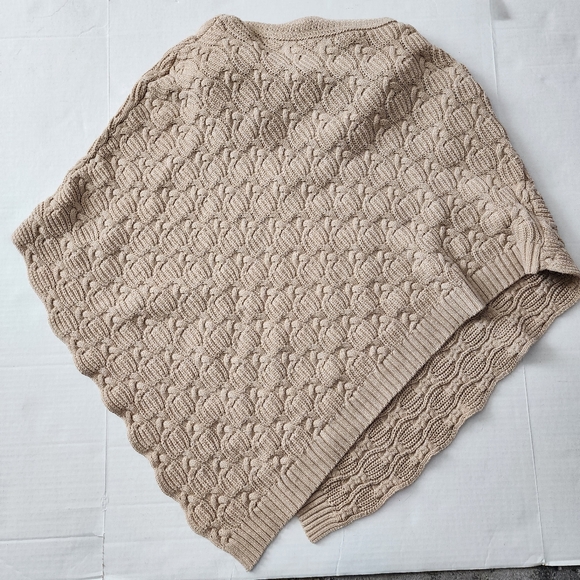 Tan Knit Shawl with Buckle Size Large Eight Eight Eight - Picture 3 of 9